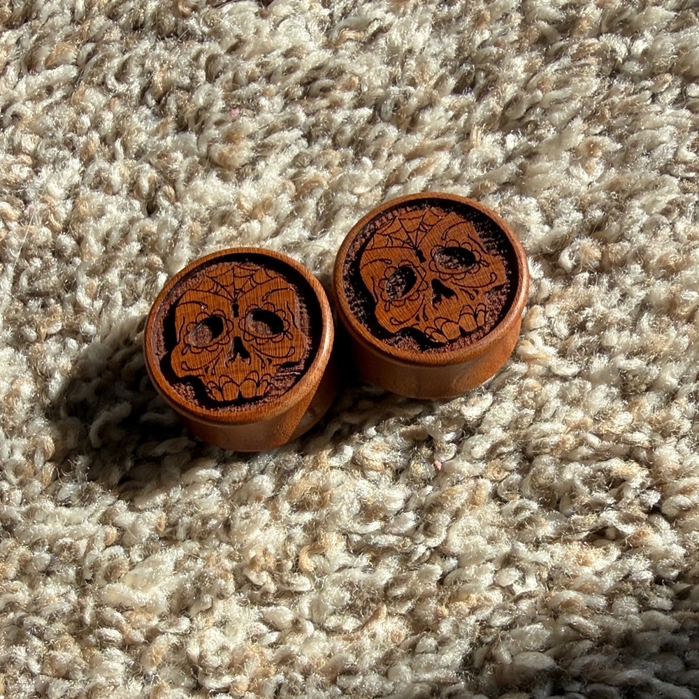Skull Design Wooden Plugs Omerica Organic 25mm